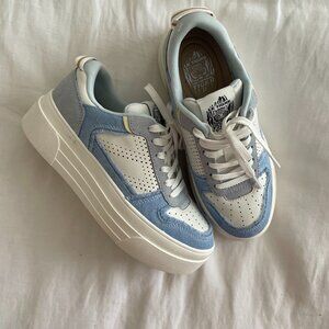 NWOT Le TIGRE Midtown Baby Blue Platform Sneaker (sz 6)
